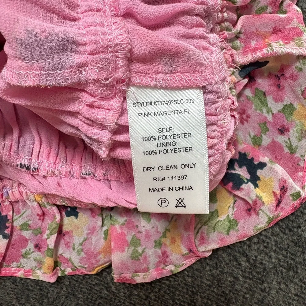 ASTR The Label- Chic floral blouse w/ puff sleeves Cropped Size Lrg NWT
